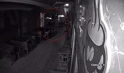 Gazete binasına silahlı saldırı kamerada