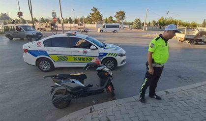 Elektrikli bisiklet otomobille çarpıştı: 2 yaralı