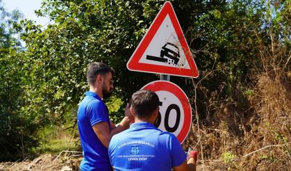 Kırsal ulaşımda levhalar yenileniyor