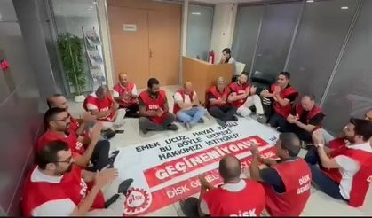 Maaşlarını alamayan işçiler, başkanın kapısına dayandı