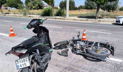 Motosikletlerin çarpıştığı kazada sürücüler yaralandı