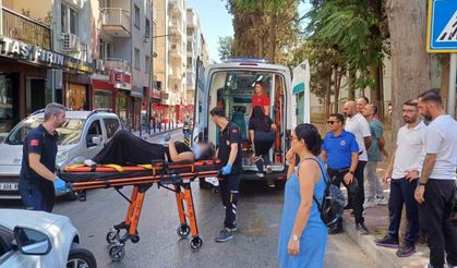 Otomobilin sıkıştırdığı motosiklet sürücüsü yaralandı