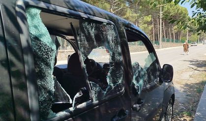 Park halindeki araca sopalı saldırı