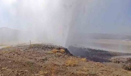 Su borusu patladı, tonlarca su çevreye aktı