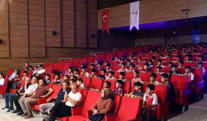 Öğrencilere sürpriz sihirbazlık gösterisi