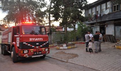 Ahşap evde tandırdan sıçrayan kıvılcımlar yangın çıkarttı