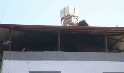 Bahçede çıkan yangın eve sıçramadan söndürüldü