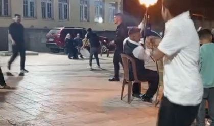 Düğünde havaya ateş açılan anlar kamerada