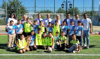 Minik sporculardan dostluk rüzgarı