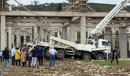 İnşaatta beton mikseri devrildi: 1 ölü