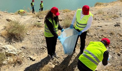 Barajın etrafını çöplerden arındırdılar
