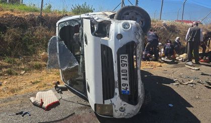 Kamyonet ile otomobil çarpıştı 8 yaralı