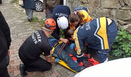 Freni boşalan otomobil adama çarptı