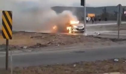 Otomobil alev topuna döndü