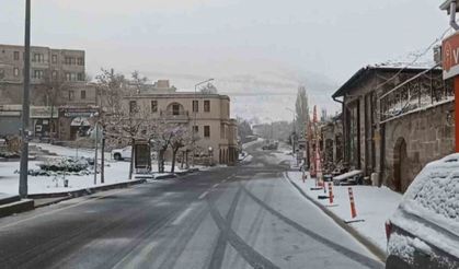 Kar yağışı beldeyi beyaza bürüdü