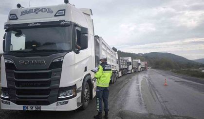 Jandarmadan tır ve kamyonlara branda denetimi