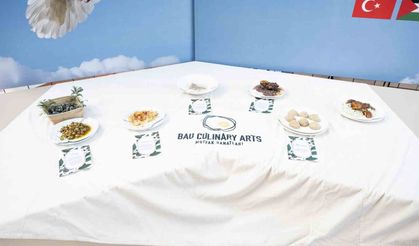 Filistin'le dayanışmada yemekler kırık tabaklarda sergilendi