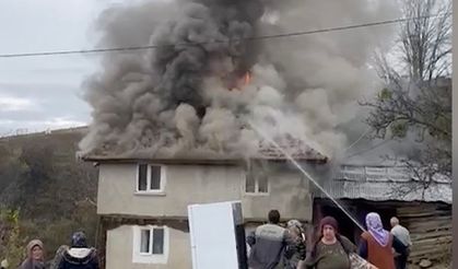 Çıkan ev yangını söndürüldü