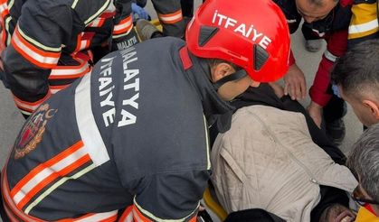 Kamyonet ile kamyon çarpıştı: 1 yaralı