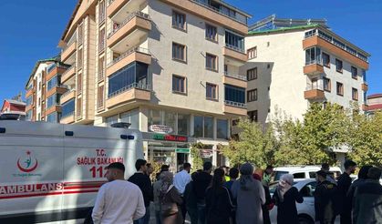 Otomobilin çarptığı 2 öğrenci yaralandı