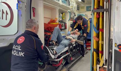 Motosikletteki gençlere silahlı saldırı: 2 yaralı