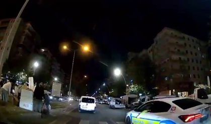 Yere düşen çocuğun hastaneye yetiştirilebilmesi için polis sıkışık trafiği açtı