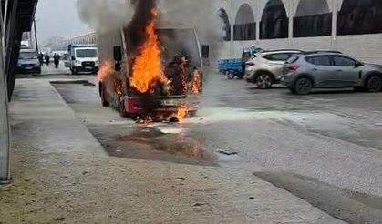 Halk otobüsü alev alev yandı
