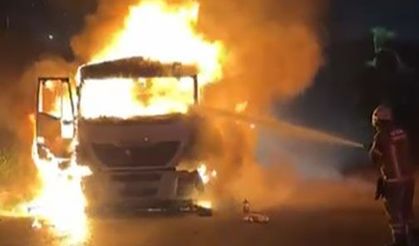 Kömür yüklü tır alev aldı