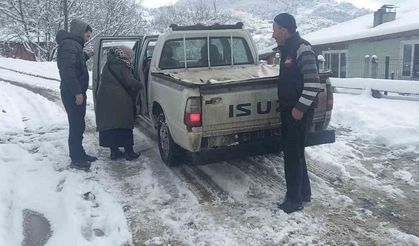 Kanser hastası kadına köy hizmetleri ekipleri yetişti