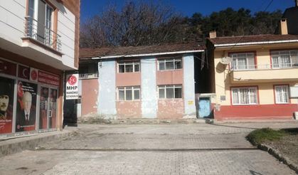 Evinde baygın halde bulunan kadın hayatını kaybetti