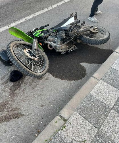 Hafif ticari araç ile motosiklet çarpıştı: 1 yaralı