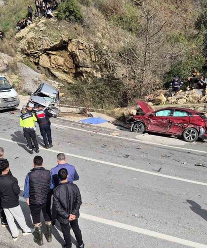 3 araçlı zincirleme kaza: 1 ölü, 3 yaralı