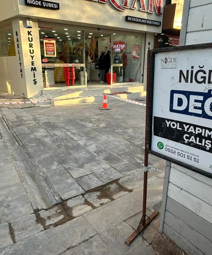 Niğde’de Yeni Çarşı’daki kırık taşlar onarıldı