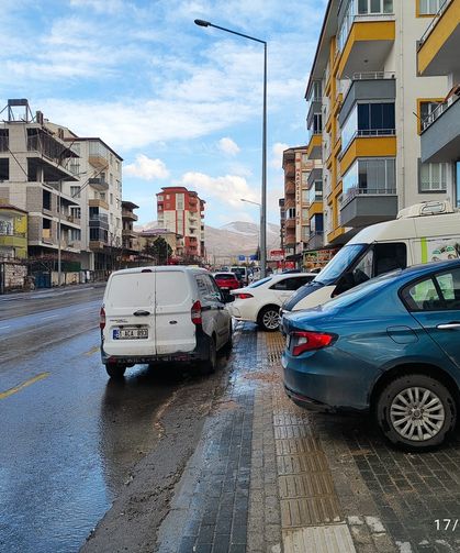 Niğde’de engelli yoluna park tepkisi