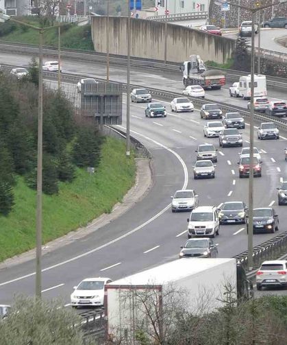 Bayram tatili dönüşleri başladı, TEM'de akıcı yoğunluk hakim