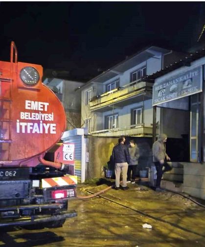 Fırın deposunda çıkan yangın büyümeden söndürüldü