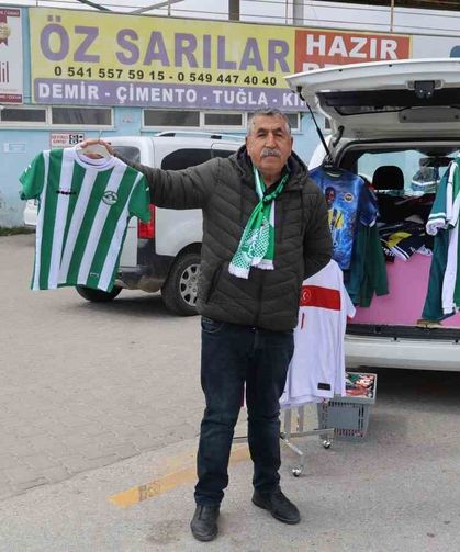 Hayatını formasını sattığı takıma adadı