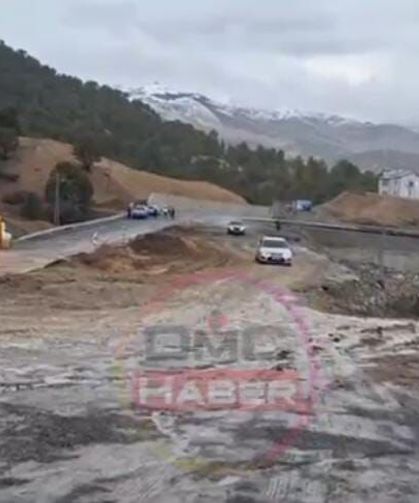 Çamardı-Pozantı yolunda toprak kayması