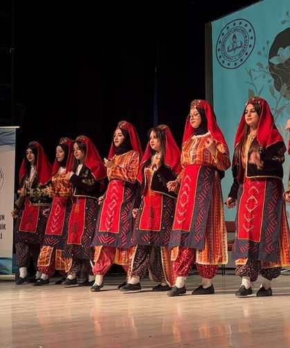 Niğde’de kadınlar günü coşkusu sahneye taşındı