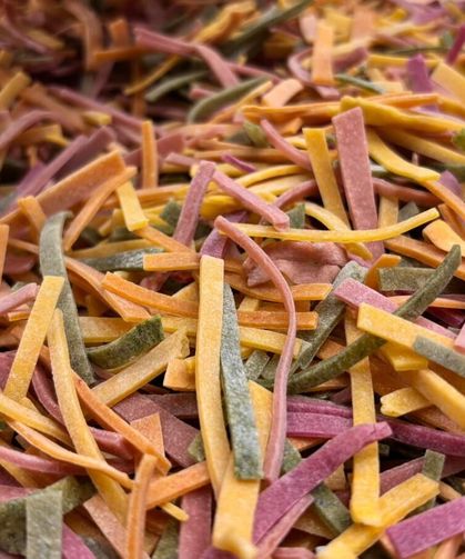 Niğde’de vatandaşların yeni gözdesi: Renkli erişte