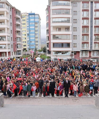 Niğde’de bayrak töreninde duygu dolu anlar