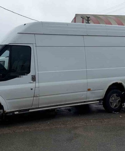 Minibüs ile motosiklet çarpıştı