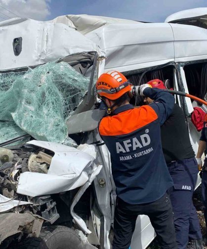 Zincirleme kaza: 1'i ağır 5 yaralı