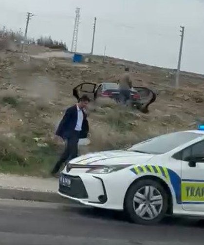 Niğde’de kontrolden çıkan araç direğe çarptı