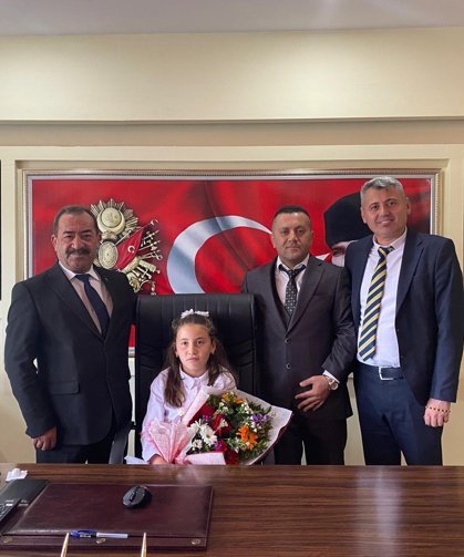 Bağlama’da 23 Nisan coşkusu: Minik başkan görev başında