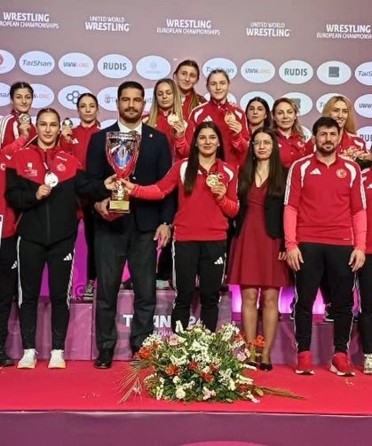 A Milli Kadın Güreş Takımı Avrupa ikincisi oldu