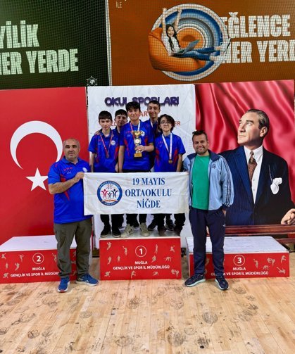 19 Mayıs Ortaokulu Dartta Türkiye üçüncüsü oldu