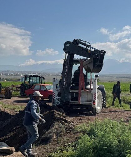 Altunhisar'da arazi yolları ve su kanalları yenileniyor