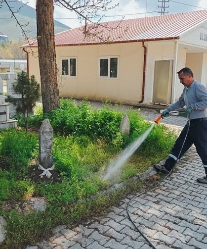 Ulukışla İlçe Mezarlığı’nda vatandaşlara önemli uyarı!