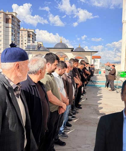 Emekli şoför Ünlüer dualarla uğurlandı